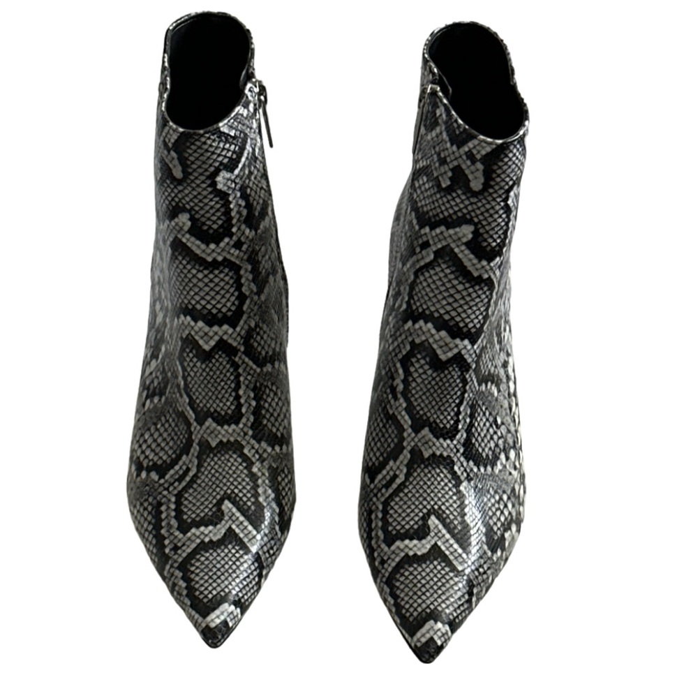 MICHAEL KORS women's b&w alina flex snake embossed leather ankle boot, 7.5 M.